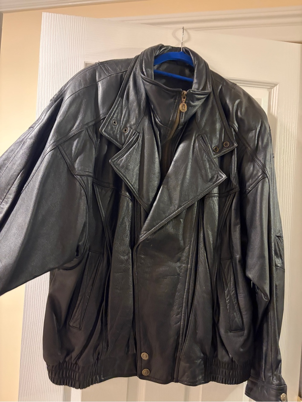 Men's Black Leather Bomber Jacket - Relaxed Varsity Style